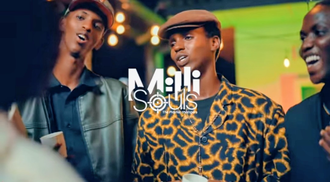 Prévente Officielle — “Komsa” de GIJO | Accès Exclusif